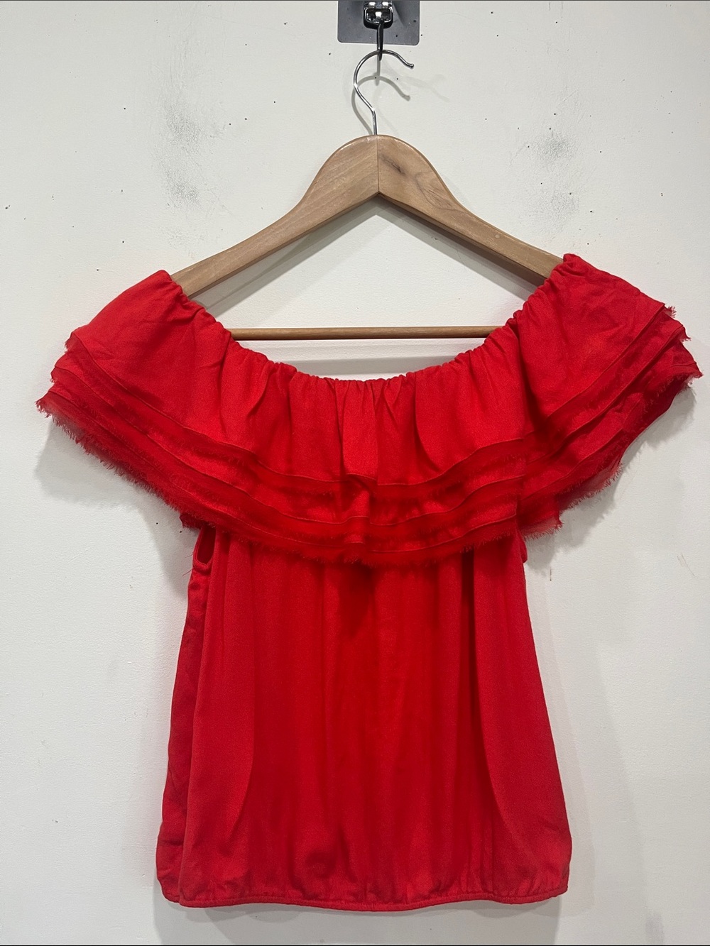 Alice + Olivia Off Shoulder Ruffle Top in Light Poppy size M